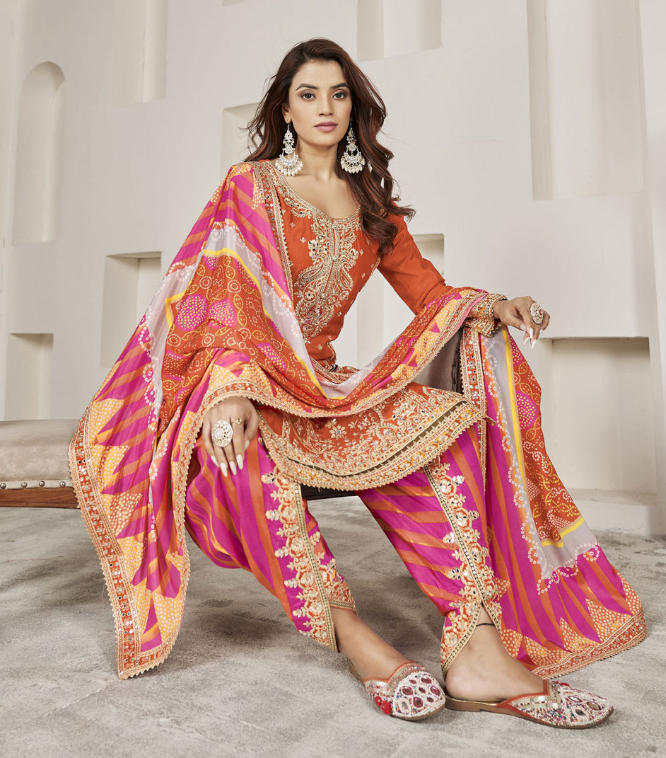 Gulzar Phool Zari Cream Embroidered Chinon Kurta Set