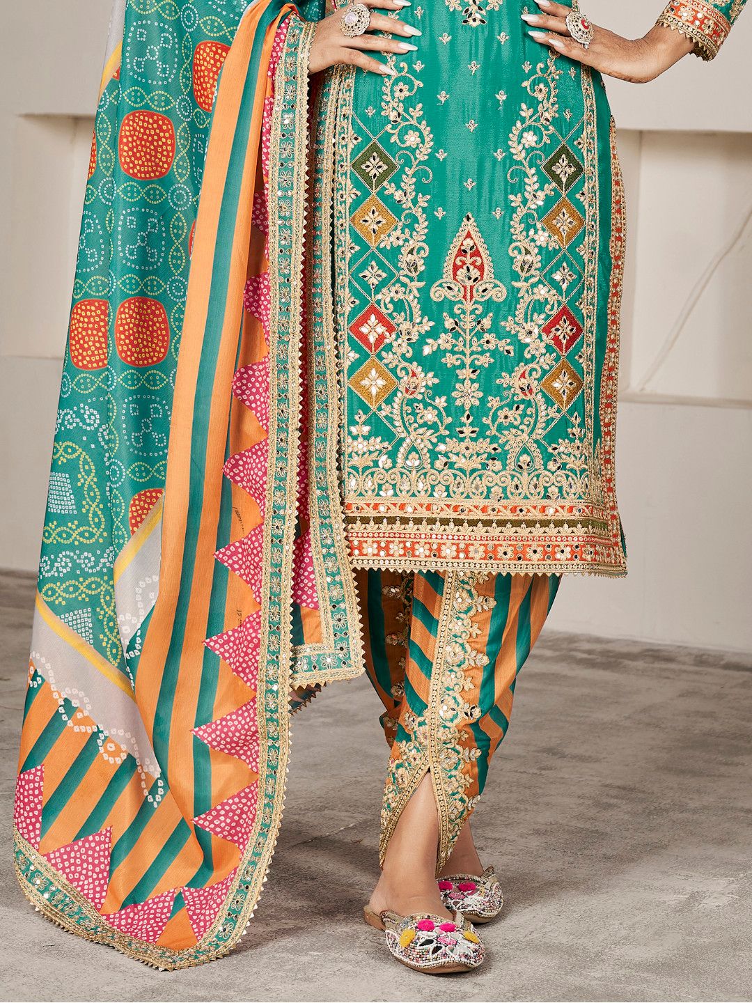 Gulzar Phool Zari Cream Embroidered Chinon Kurta Set