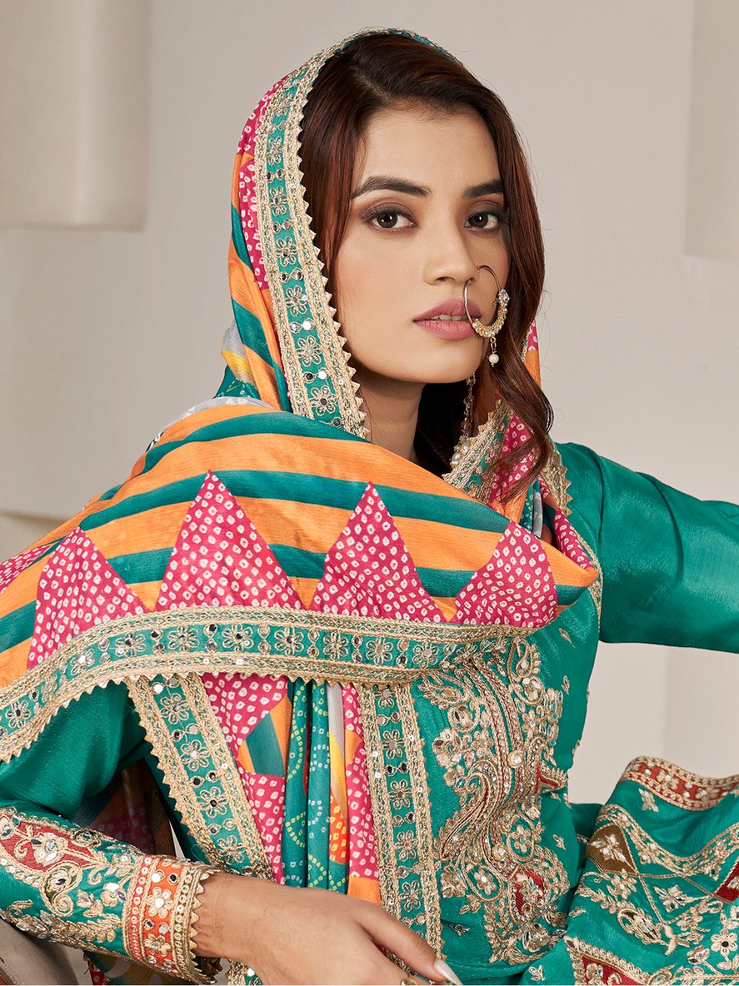 Gulzar Phool Zari Cream Embroidered Chinon Kurta Set